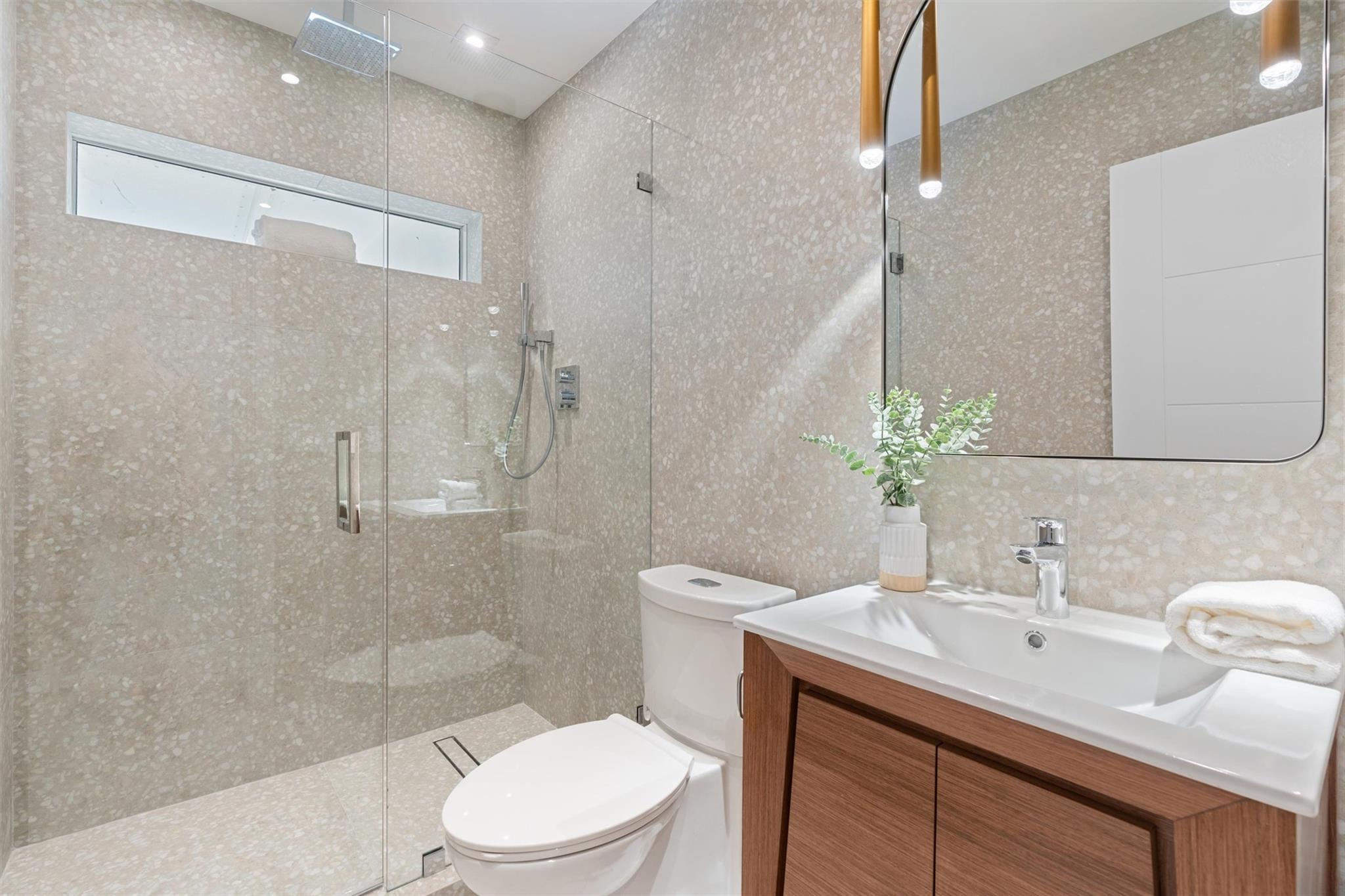 2nd Bathroom/Guest Bathroom