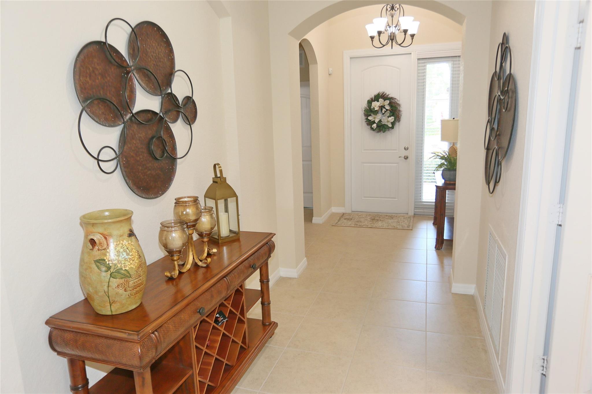 foyer entry  neutral pallet