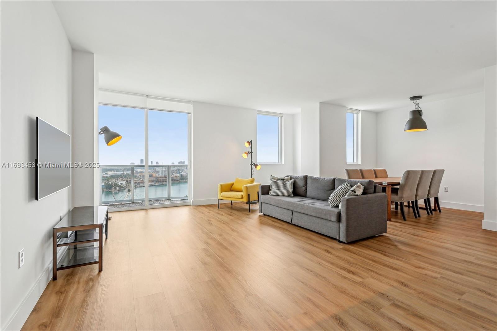 244 Biscayne Blvd #2203, Miami FL 33132