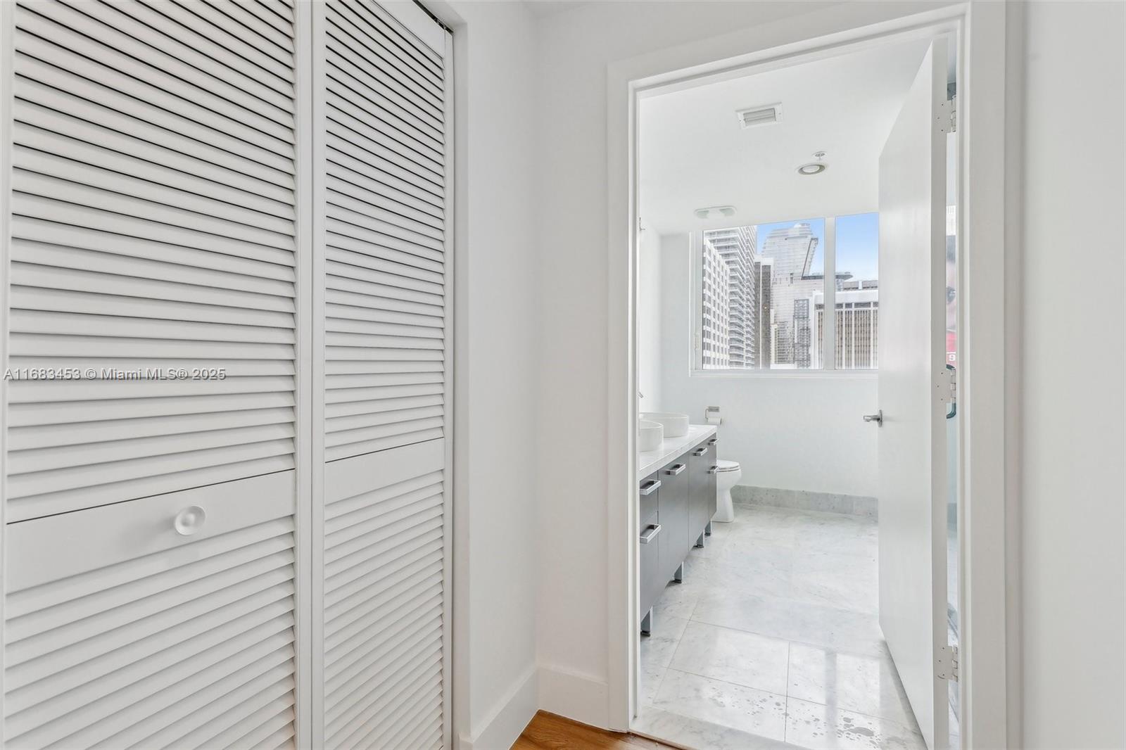 244 Biscayne Blvd #2203, Miami FL 33132
