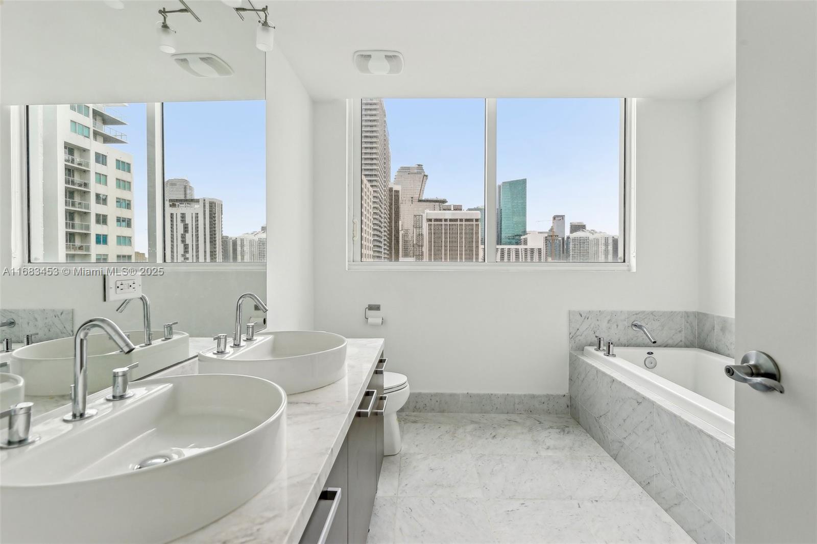 244 Biscayne Blvd #2203, Miami FL 33132