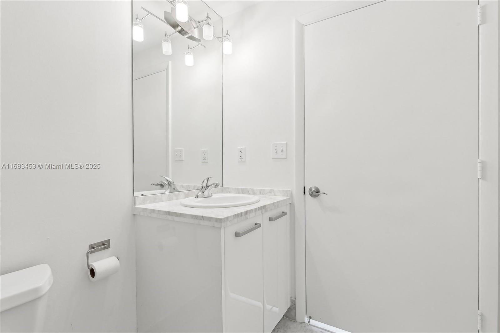 244 Biscayne Blvd #2203, Miami FL 33132