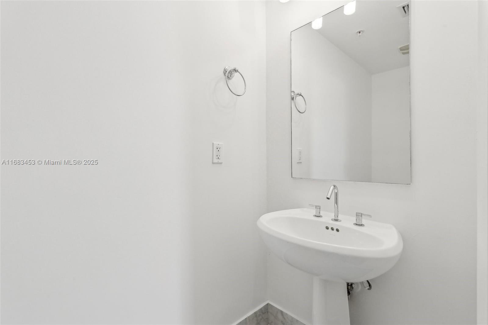 244 Biscayne Blvd #2203, Miami FL 33132