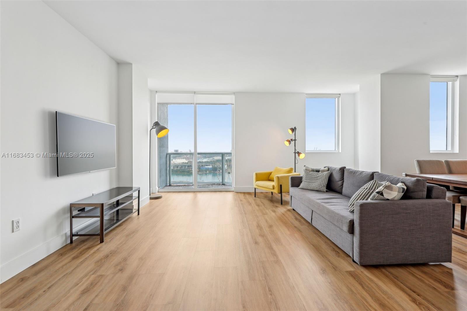 244 Biscayne Blvd #2203, Miami FL 33132