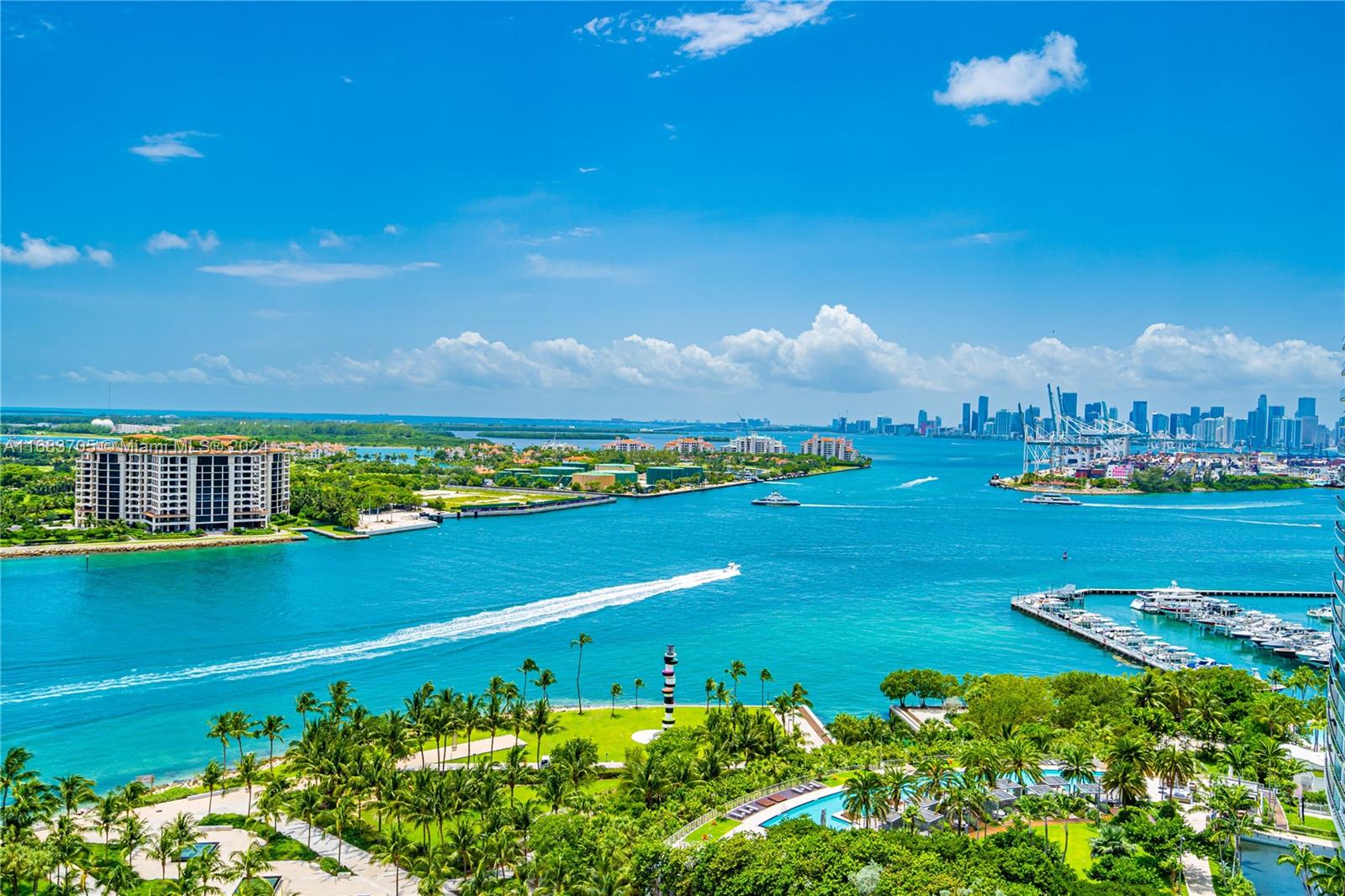 300 S Pointe Dr #2102, Miami Beach FL 33139