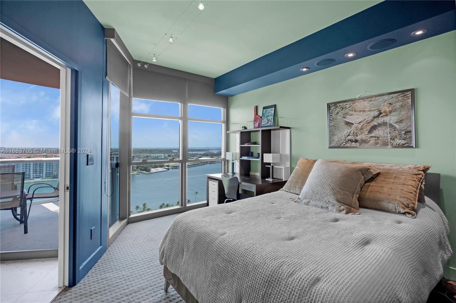 300 S Pointe Dr #2102, Miami Beach FL 33139