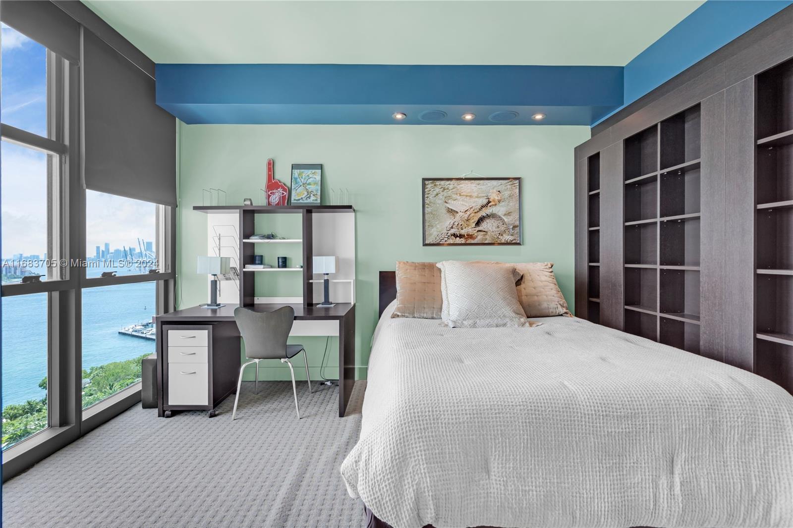 300 S Pointe Dr #2102, Miami Beach FL 33139