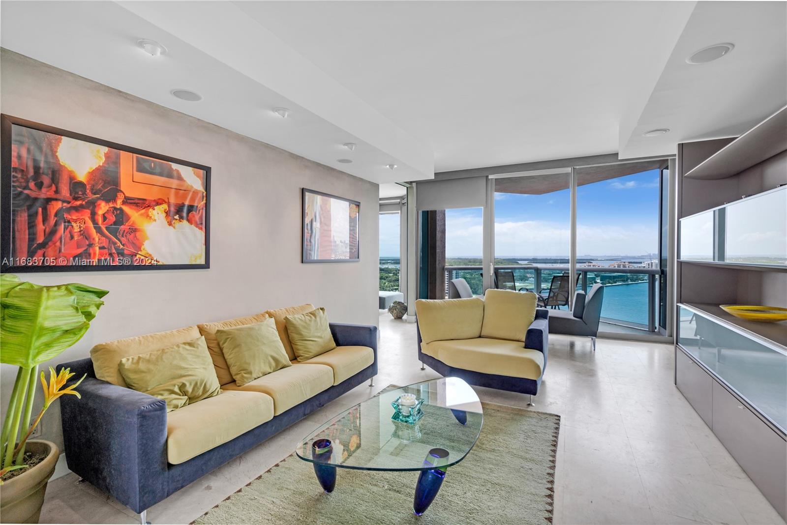 300 S Pointe Dr #2102, Miami Beach FL 33139