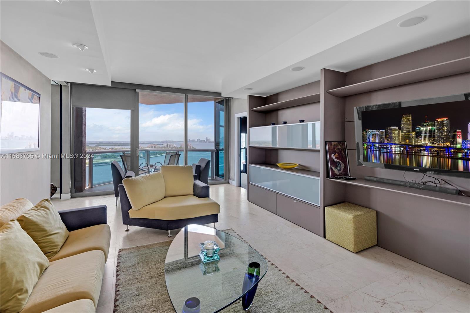 300 S Pointe Dr #2102, Miami Beach FL 33139