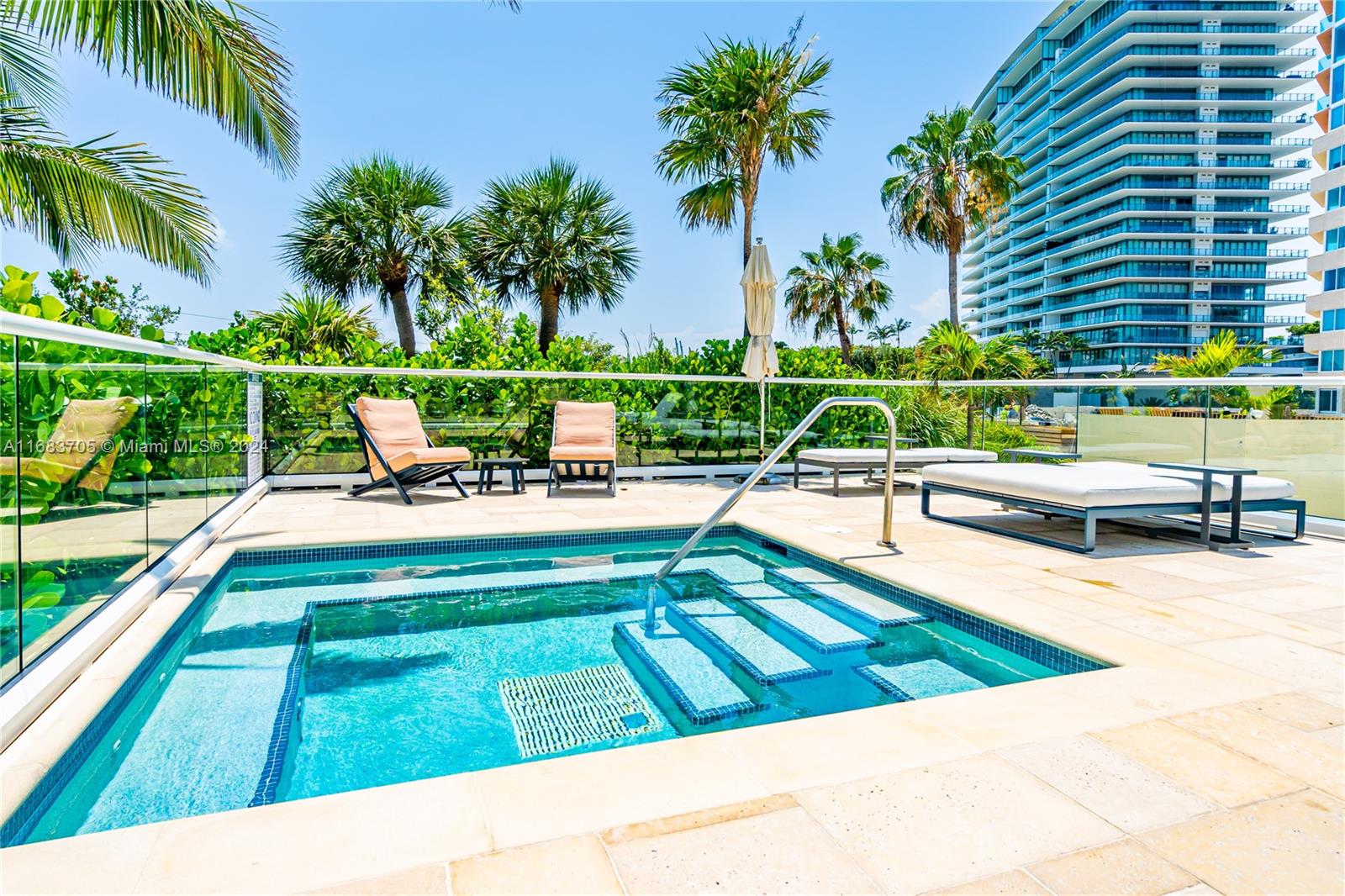 300 S Pointe Dr #2102, Miami Beach FL 33139