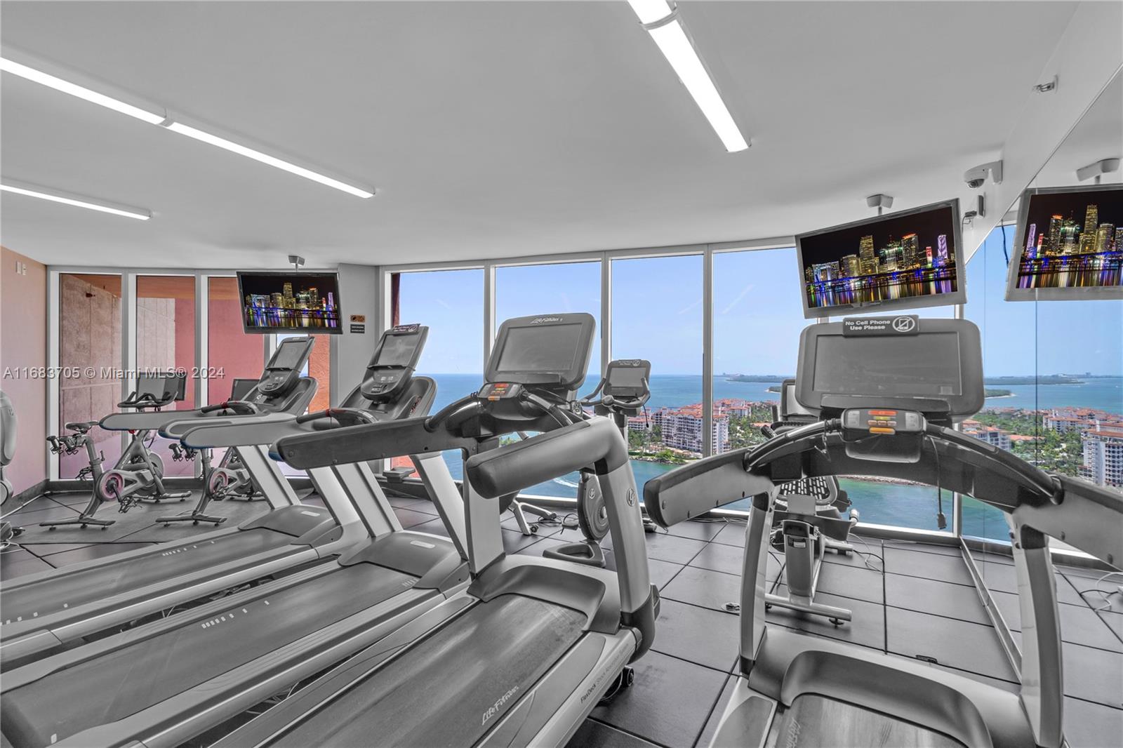 300 S Pointe Dr #2102, Miami Beach FL 33139