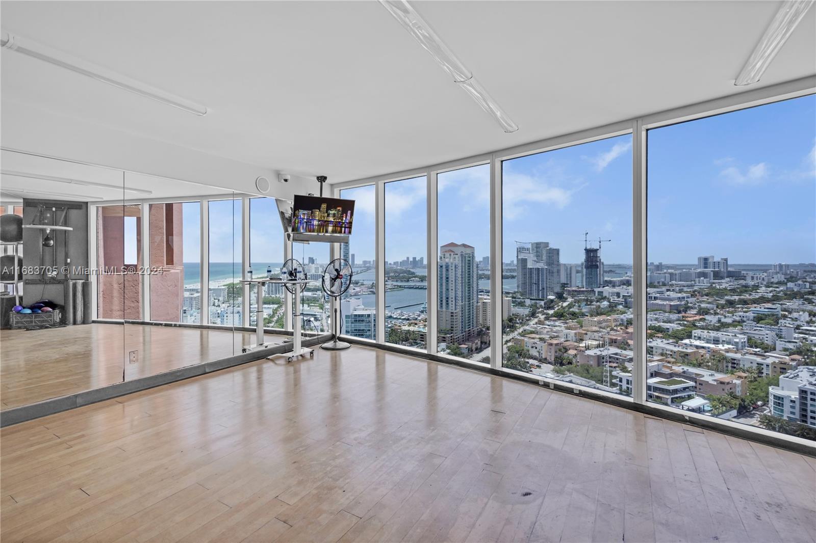 300 S Pointe Dr #2102, Miami Beach FL 33139