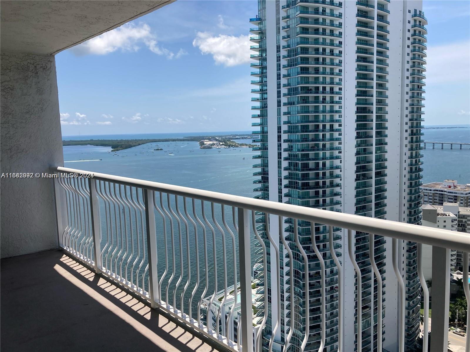 Apartamento à Venda em Miami, FL