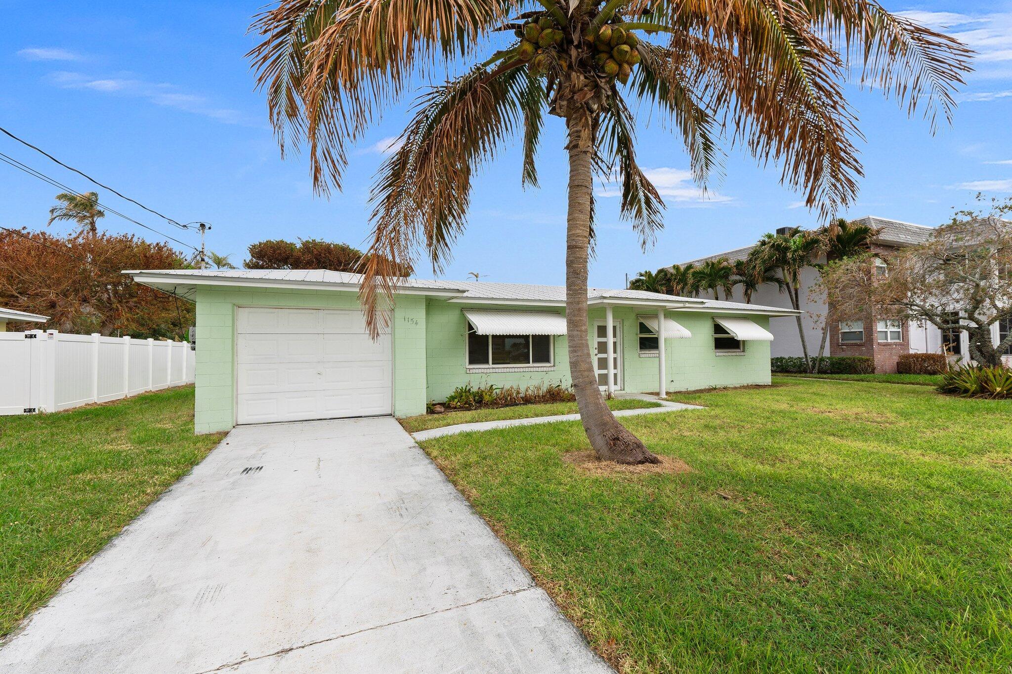 Homes for sale in Fort Pierce, FL | 1154 Bayshore Dr, Fort Pierce, FL 34949 | MLS# R11033615