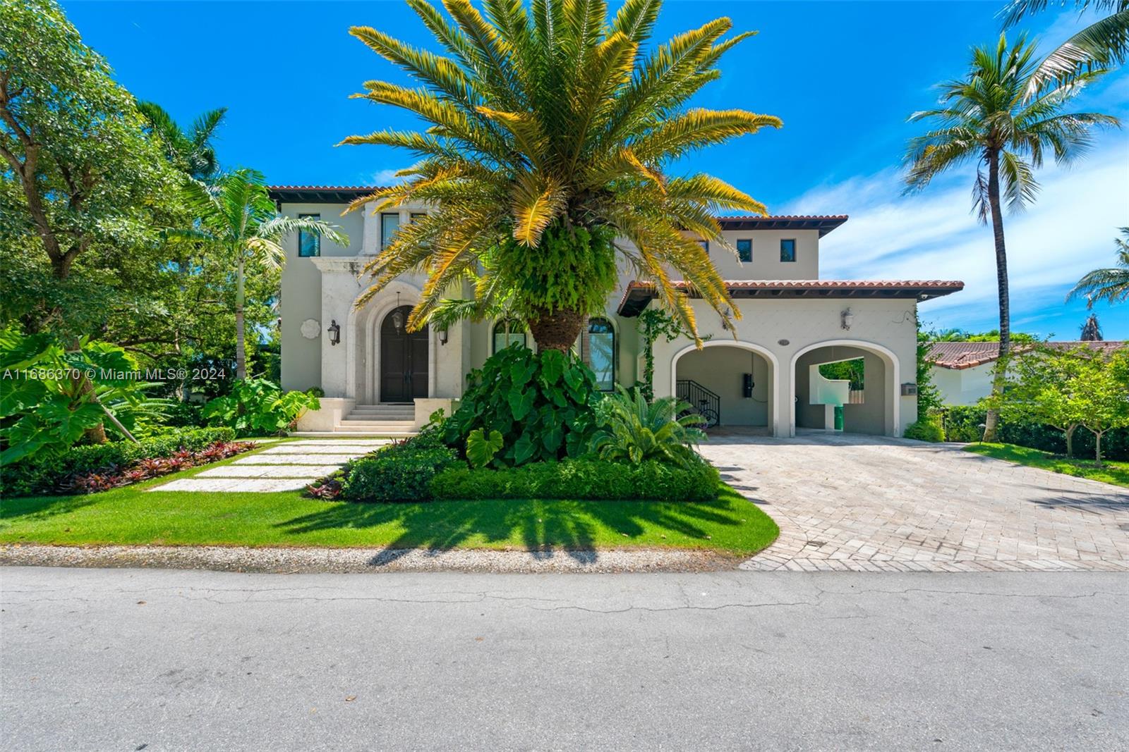 250 Buttonwood Drive Key Biscayne, FL 33149