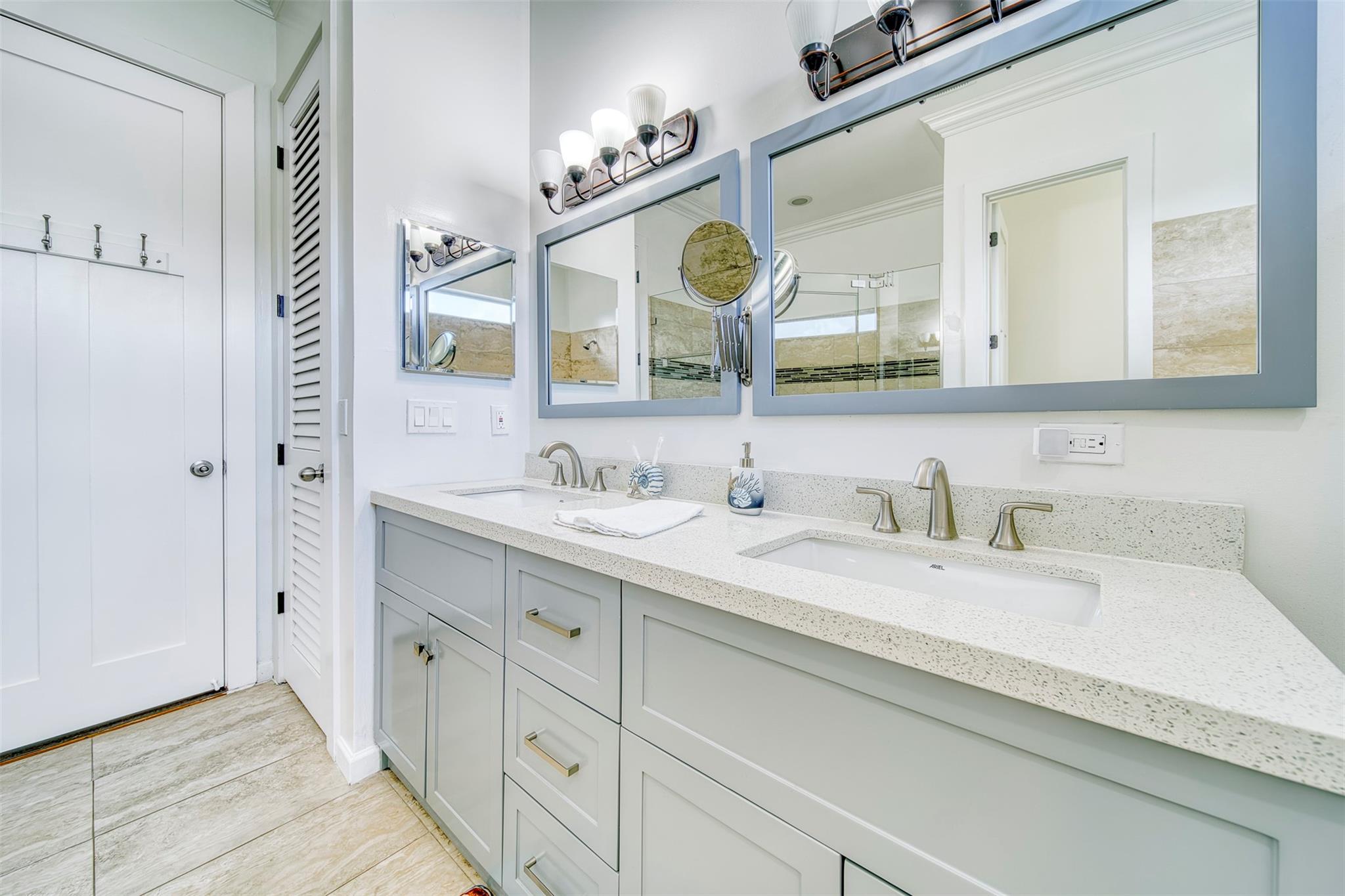 Primary bath en-suite