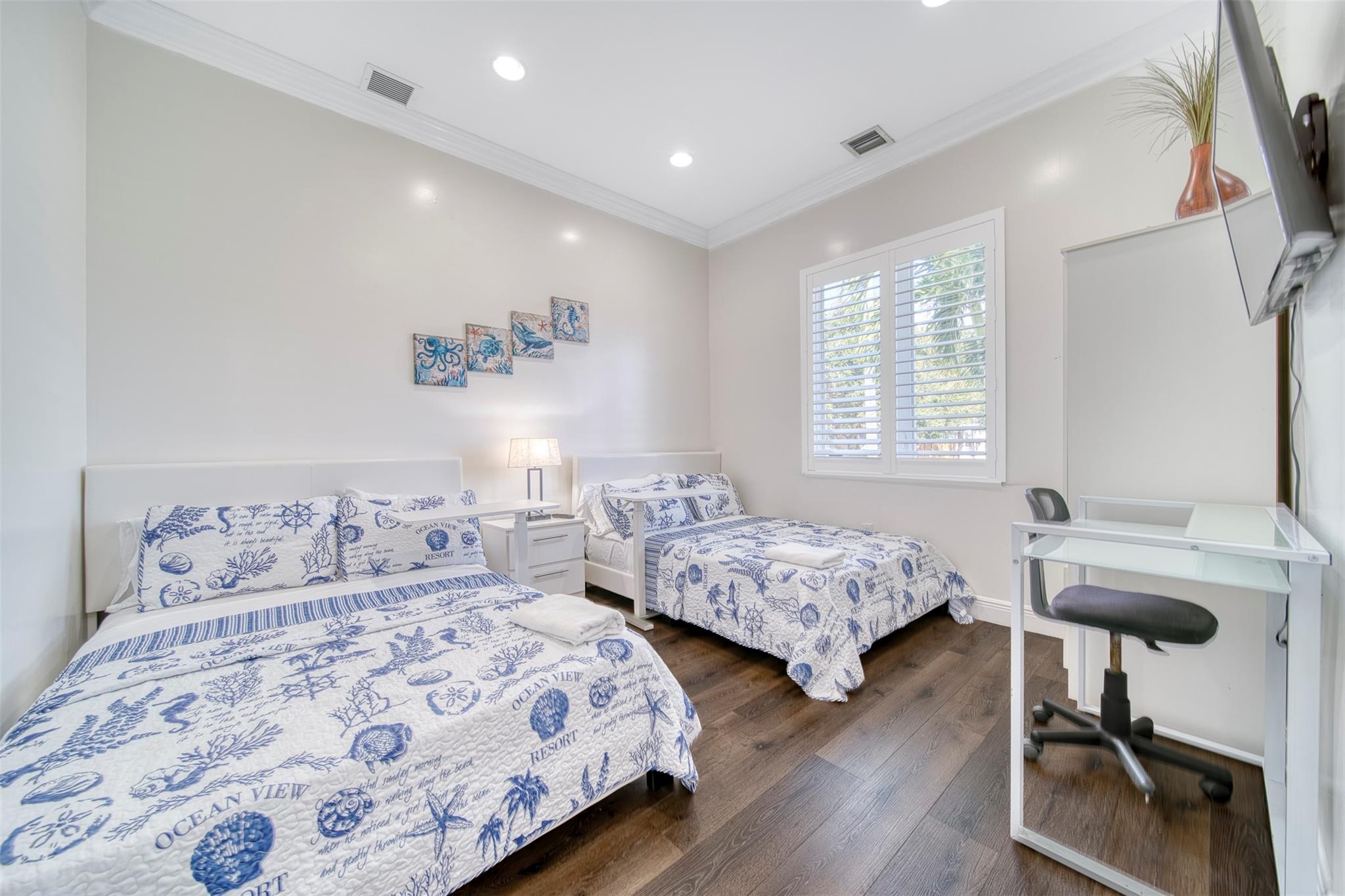 Home officeor bedroom