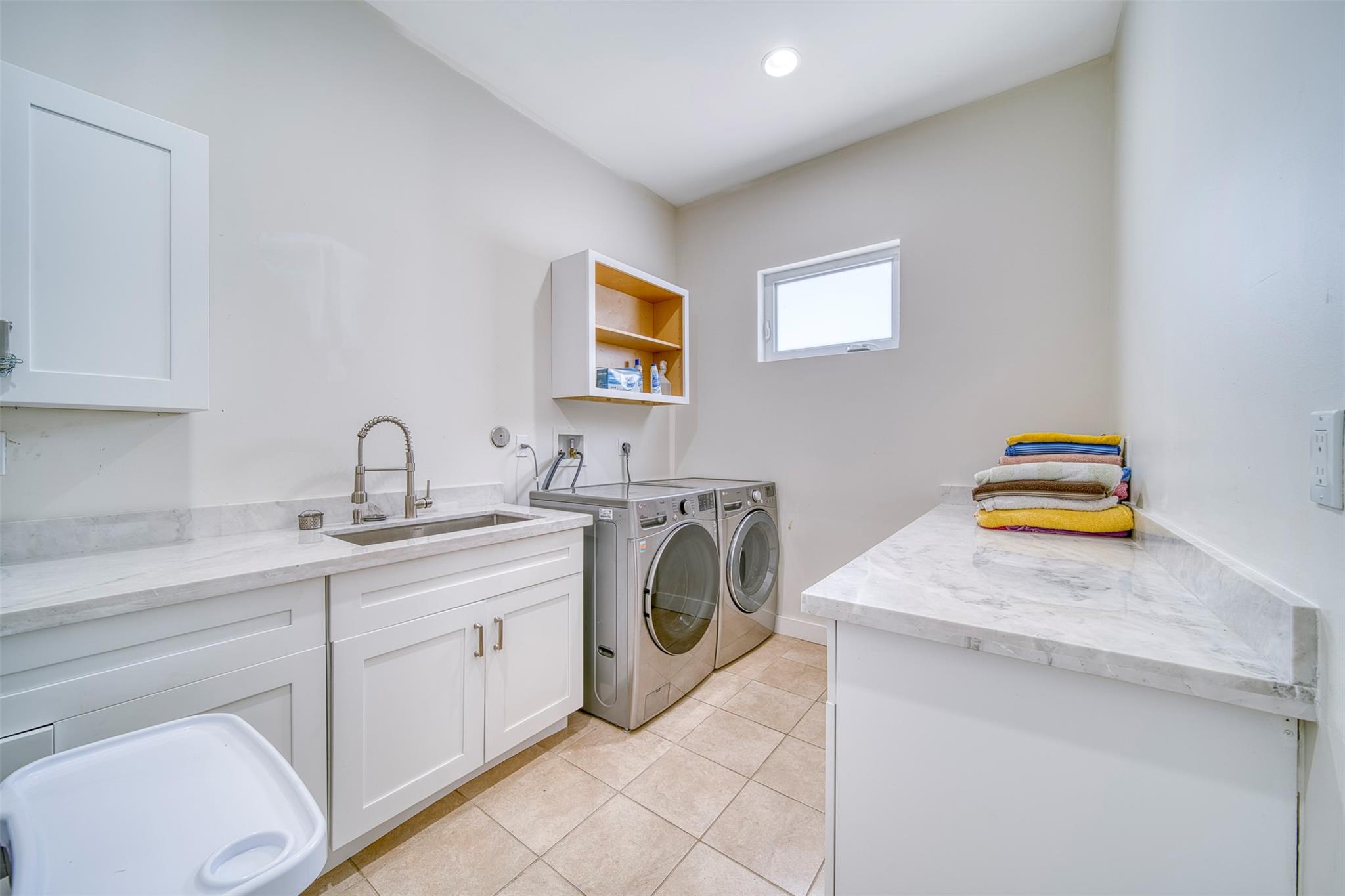Laundry room with sink