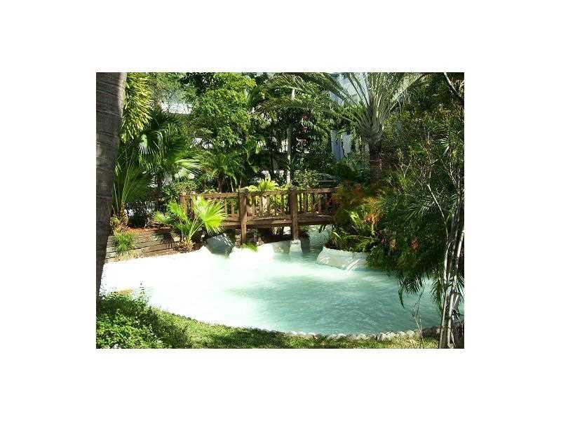 Cross Fox Condominium