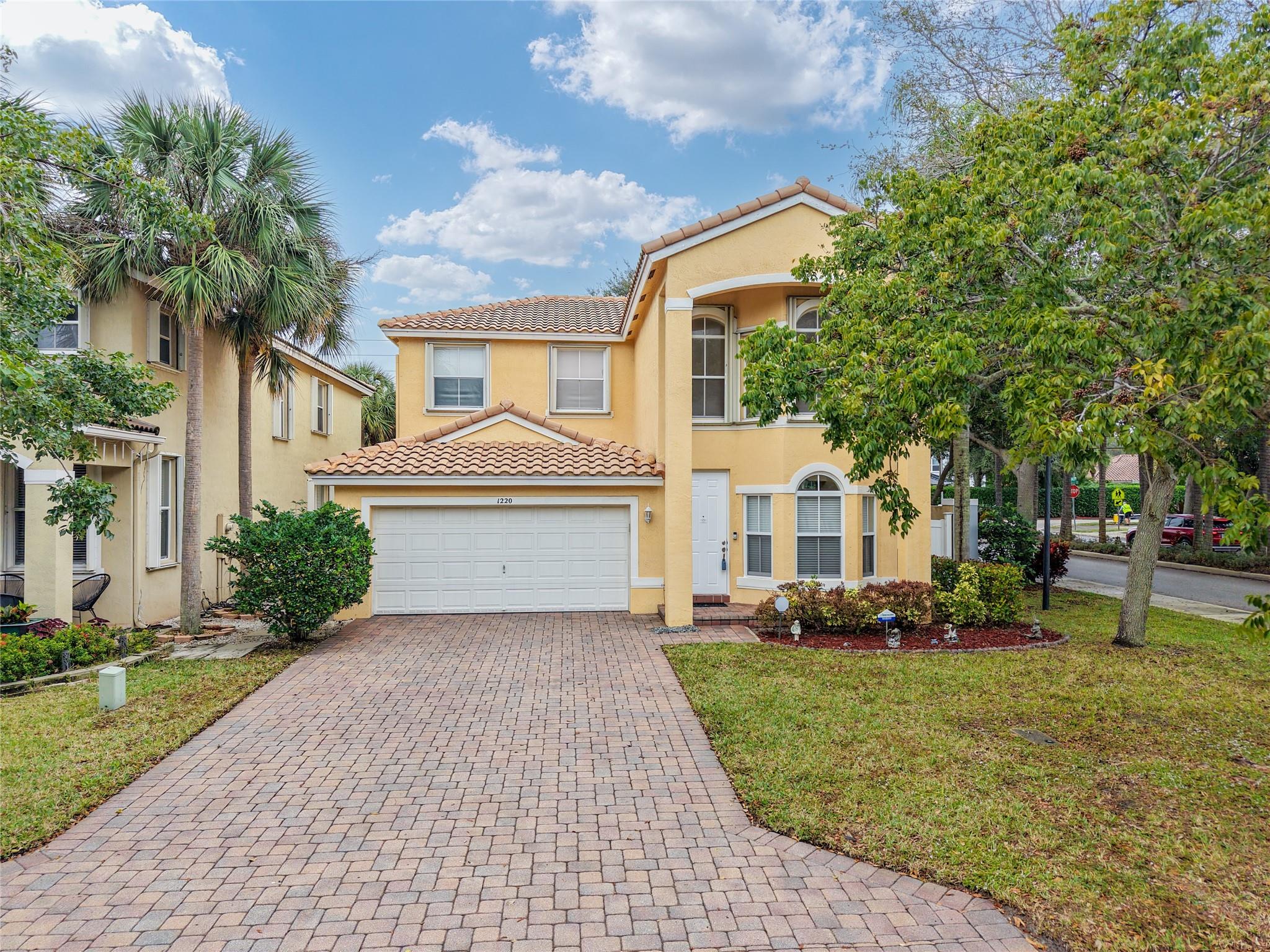 1220 W Magnolia Cir Delray Beach FL 33445 | F10470070