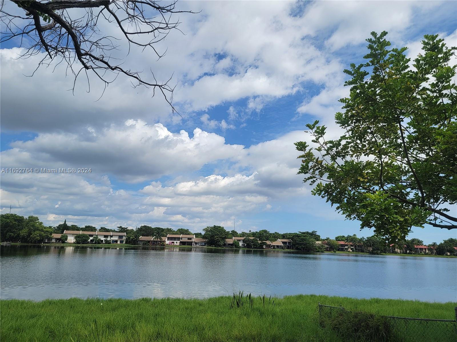 671-ne-195-st-122-e-miami-fl-33179/hzid_52dfbee2