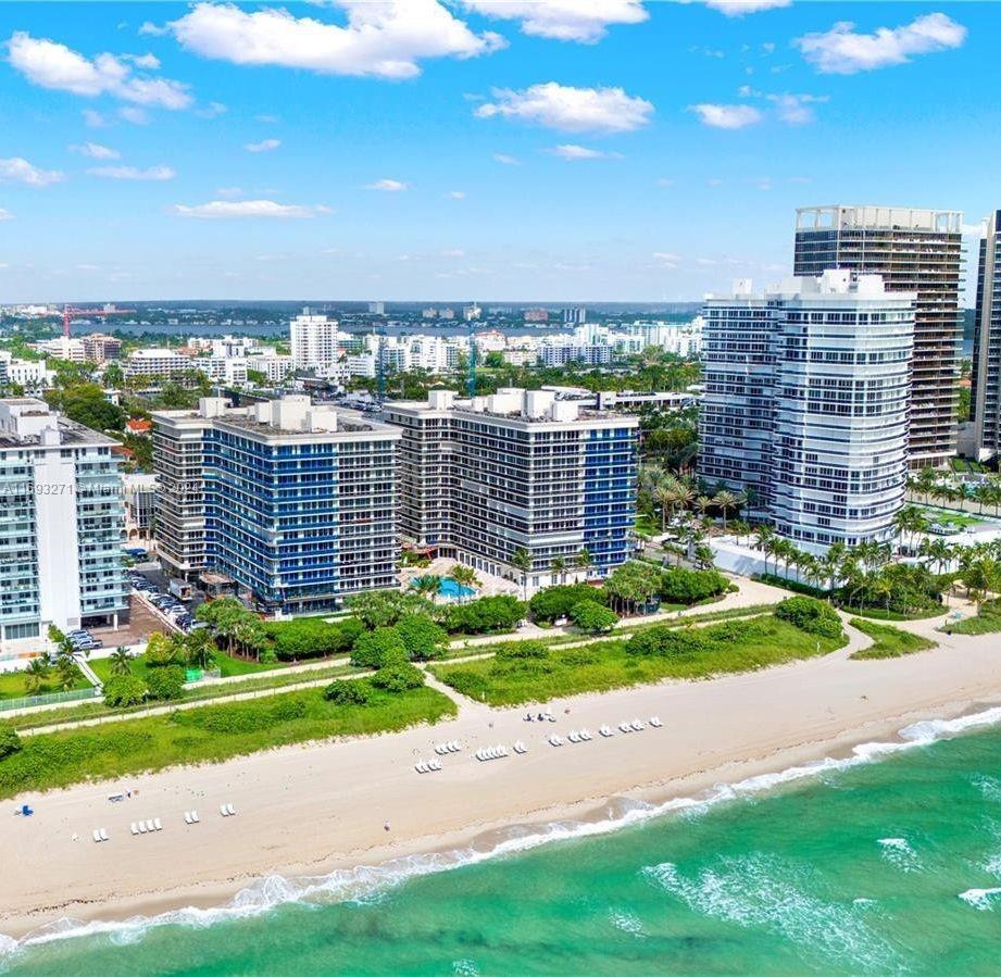 Condo for Sale in Surfside, FL
