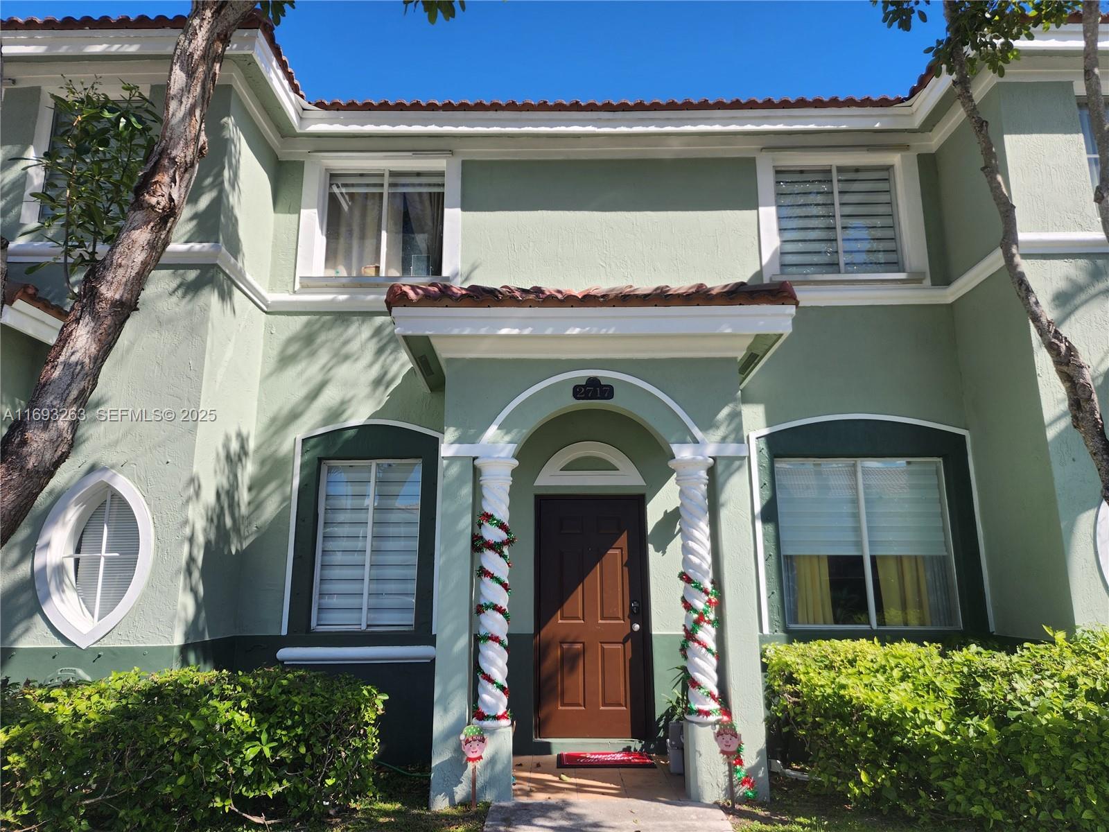 Beautiful 3/2 townhouse, remodeled Bathroom, Fenced Backyard. 2 parking spaces, and plenty of guest parking available. Welcome Section 8, A small pet is allowed. First month & security deposit. 
Great community with pools & lakes, 24 hour security. Near to schools, shopping centers, and supermarkets. close to the Turnpike & US-1.  Tenants move out December 20. Requirements: DL, police & credit report, first month & security deposit. 2 month paystubs or proof of income, or section 8 voucher.  Any person over 18 year needs a background report. A pet deposit non-refundable.