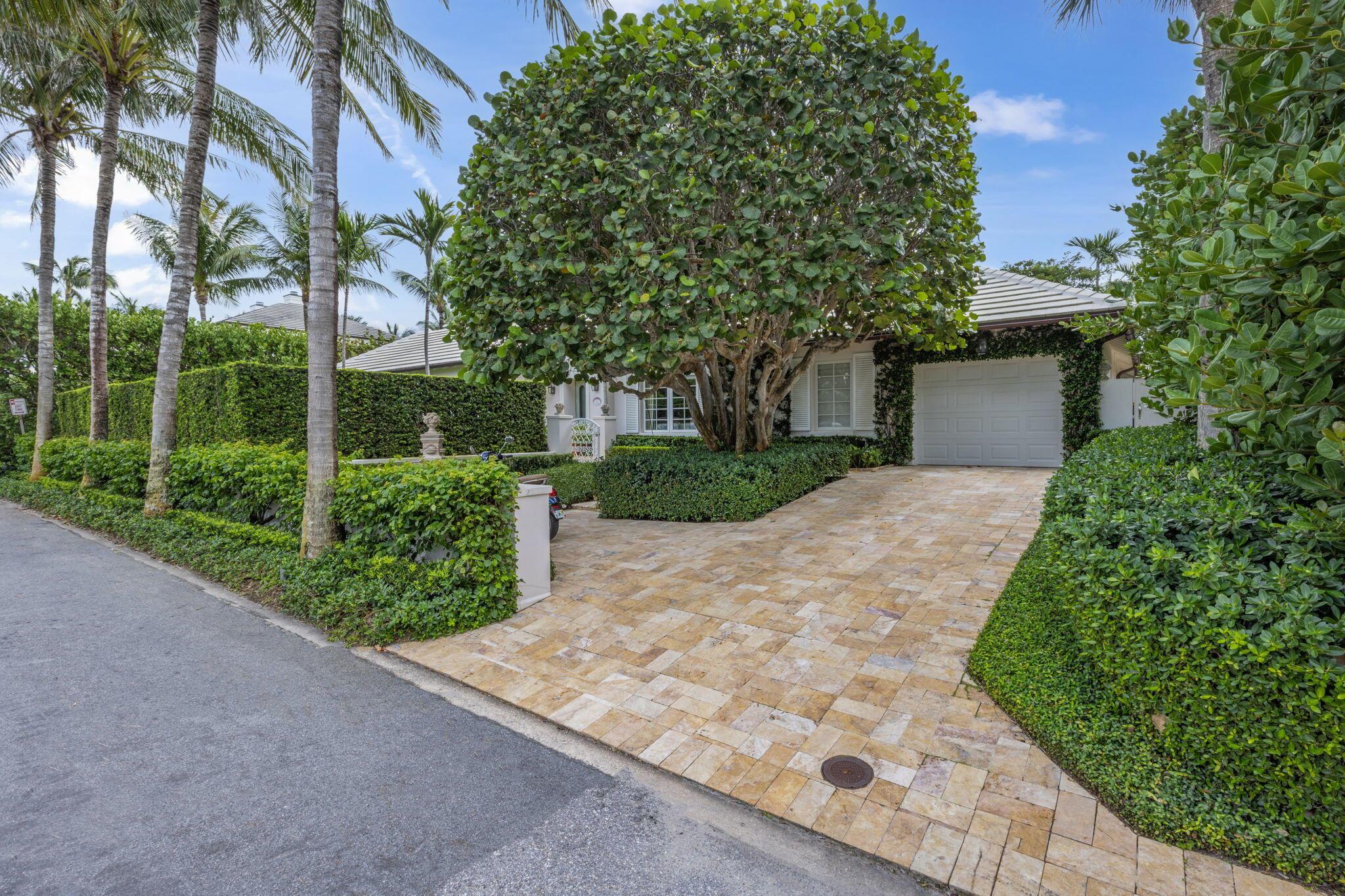 118 Via Vizcaya Palm Beach FL 33480 | R11037144