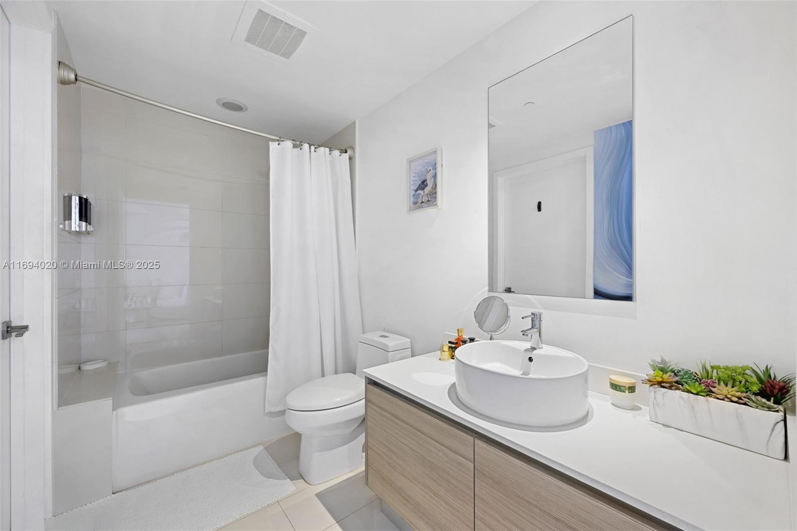 121 NE 34th St #3014, Miami FL 33137