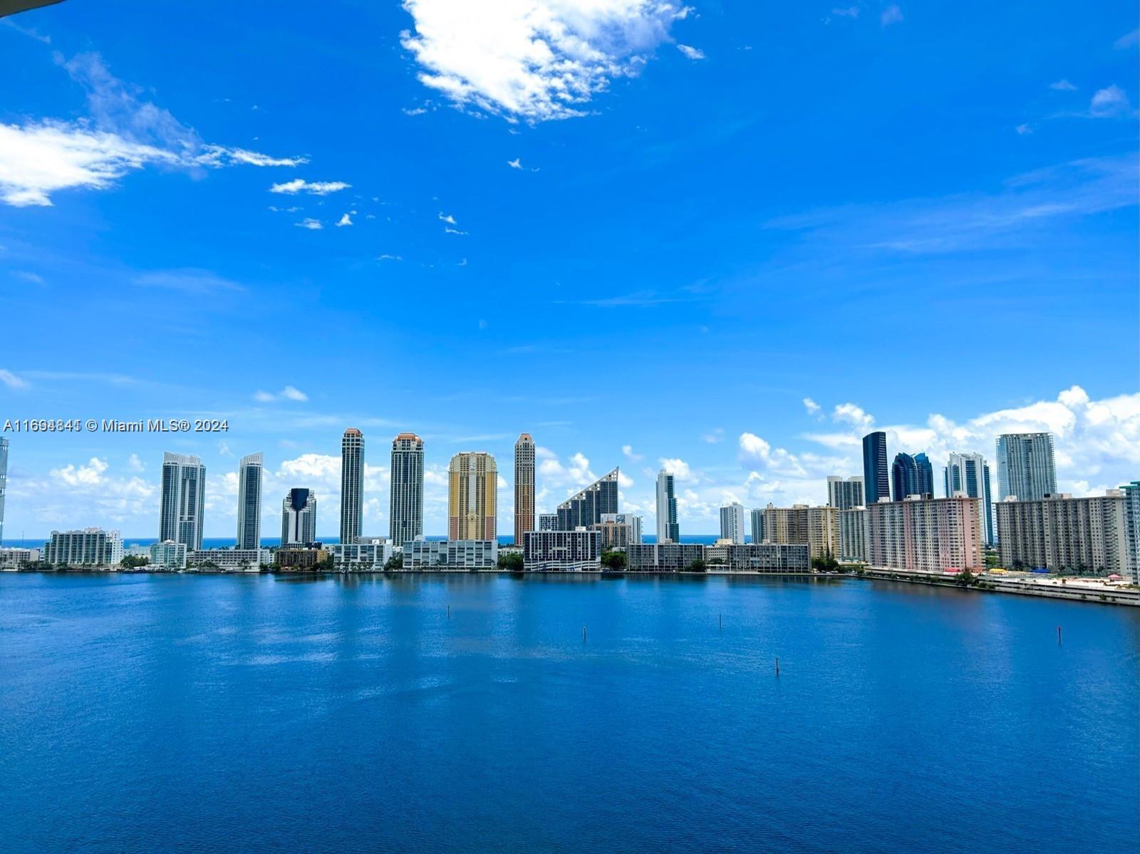 Condo for Sale in Aventura, FL