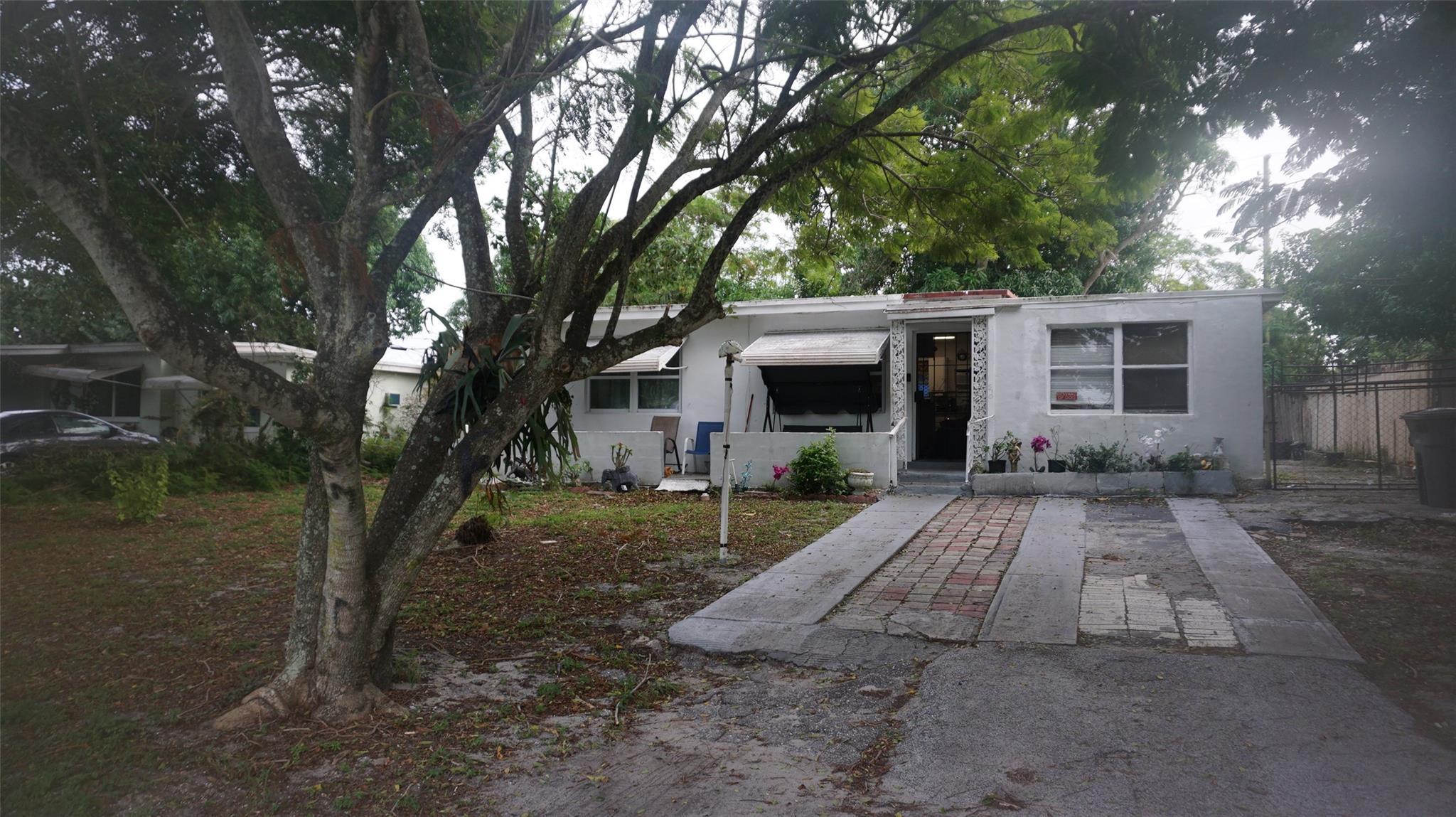 570 Oleander Rd Lantana FL 33462 | F10470468