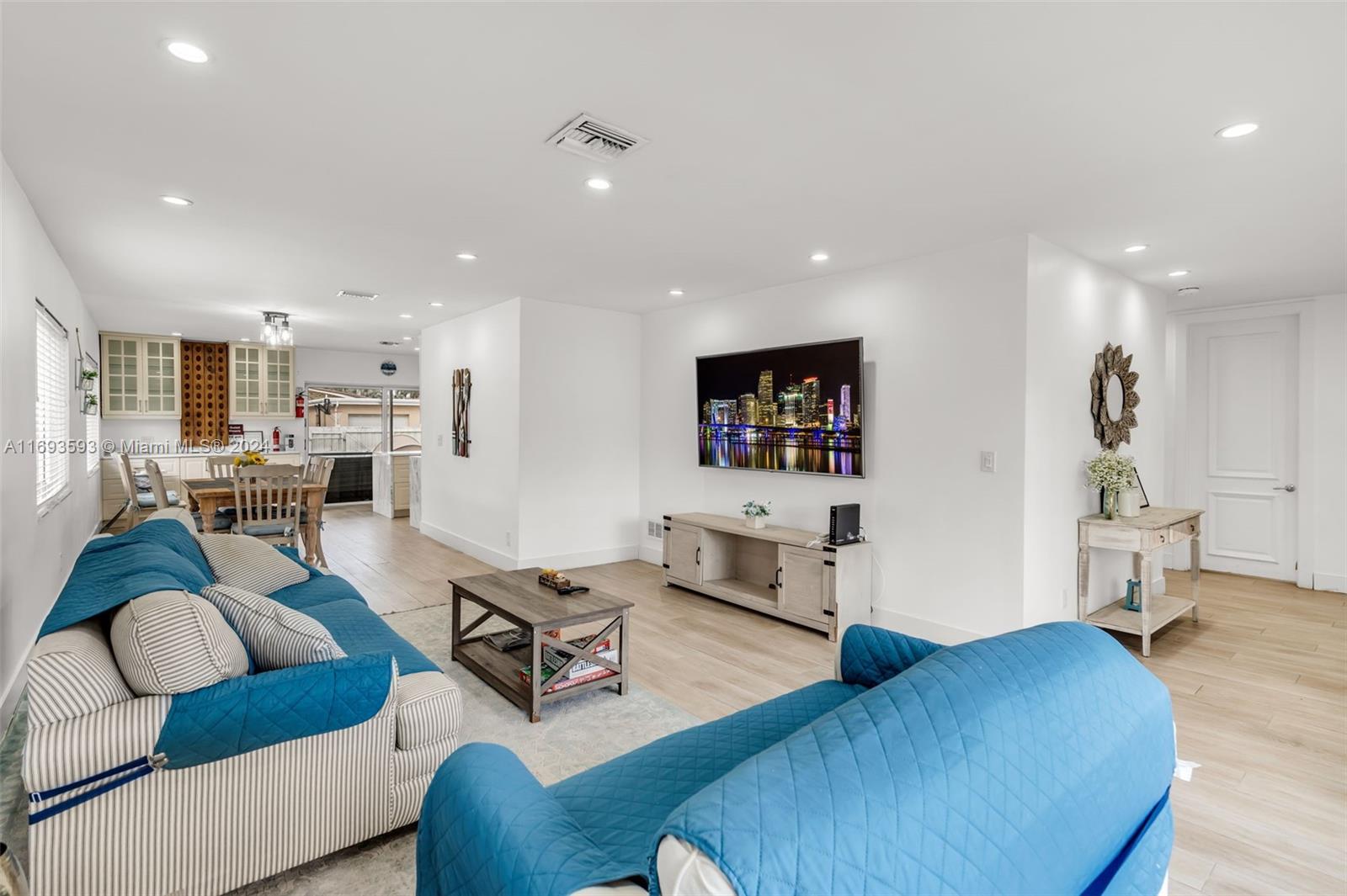 Hollywood Lakes Section