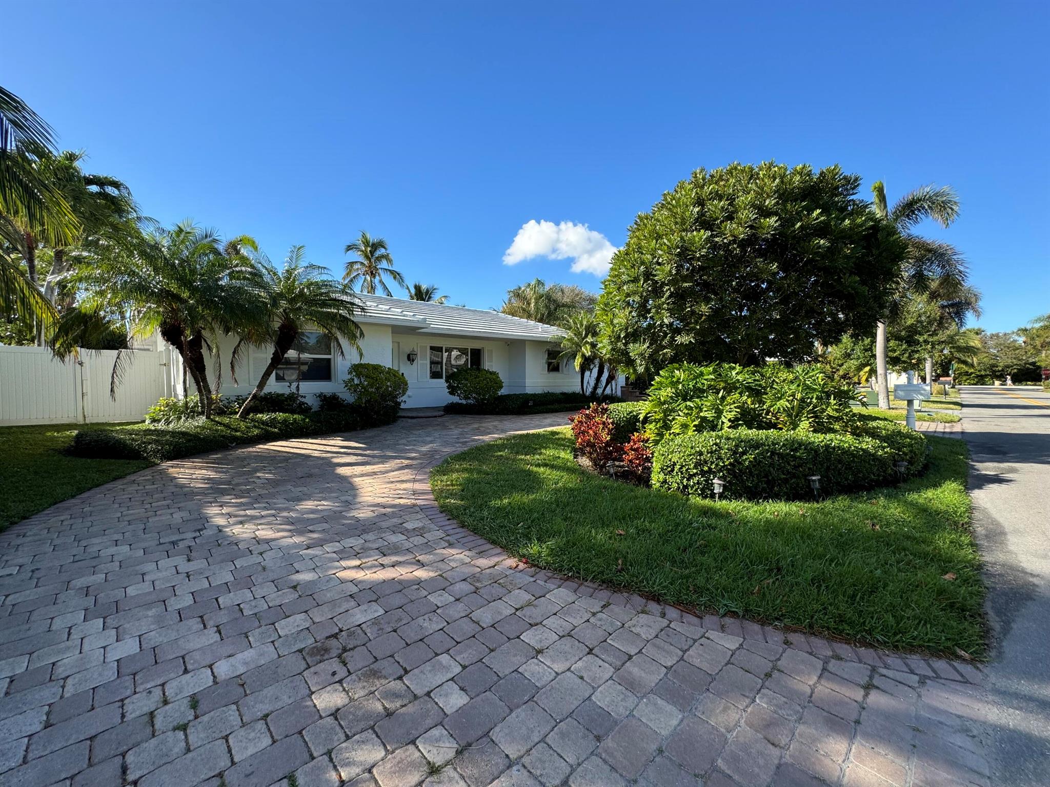 324 Cascade Lane Palm Beach Shores FL 33404 | R11040655