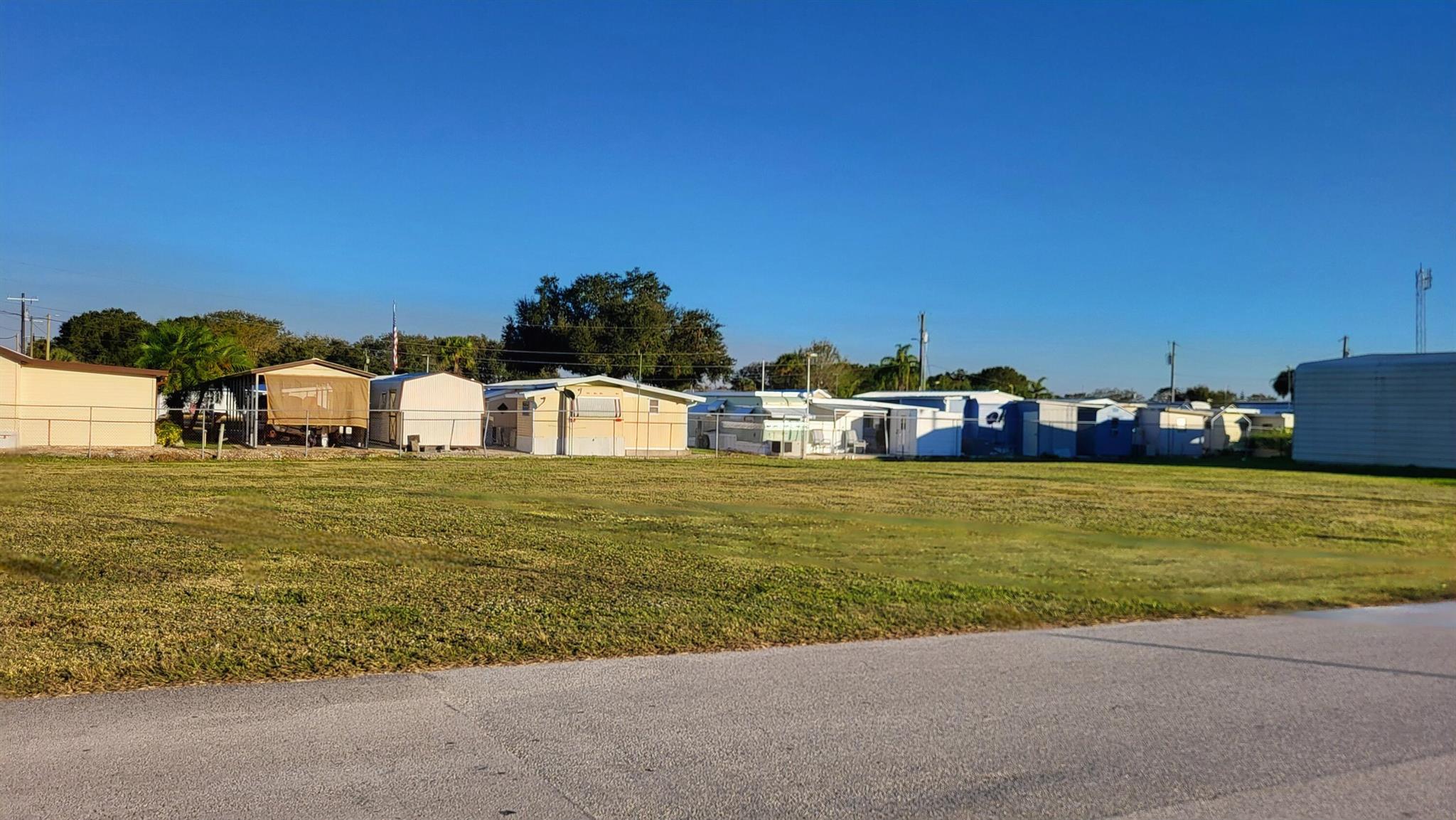 Homes for sale in Moore Haven, FL | 1021 Jerdik Dr Nw, Moore Haven, FL 33471 | MLS# R11040841