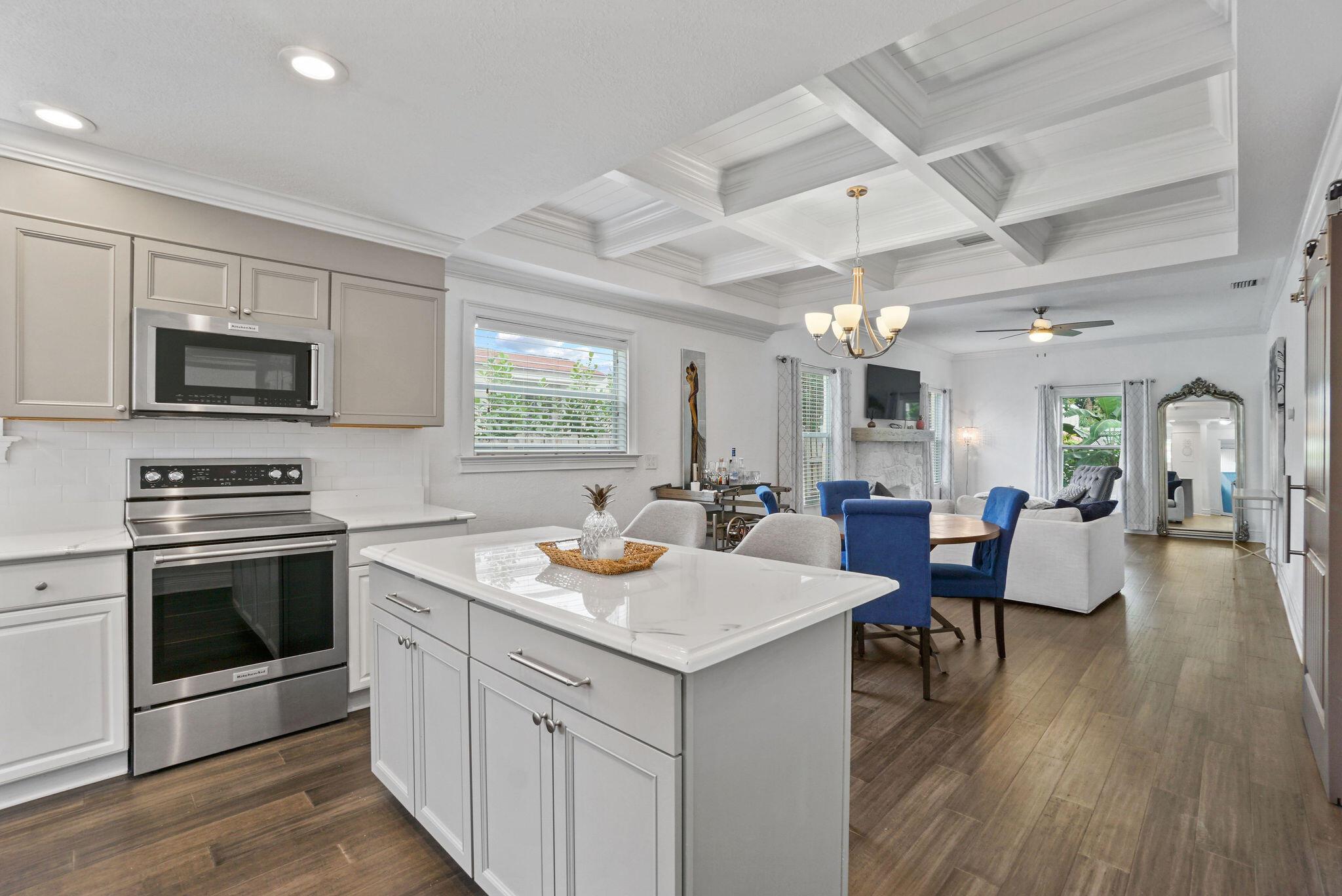 521 Ardmore Road West Palm Beach FL 33401 | R11042287