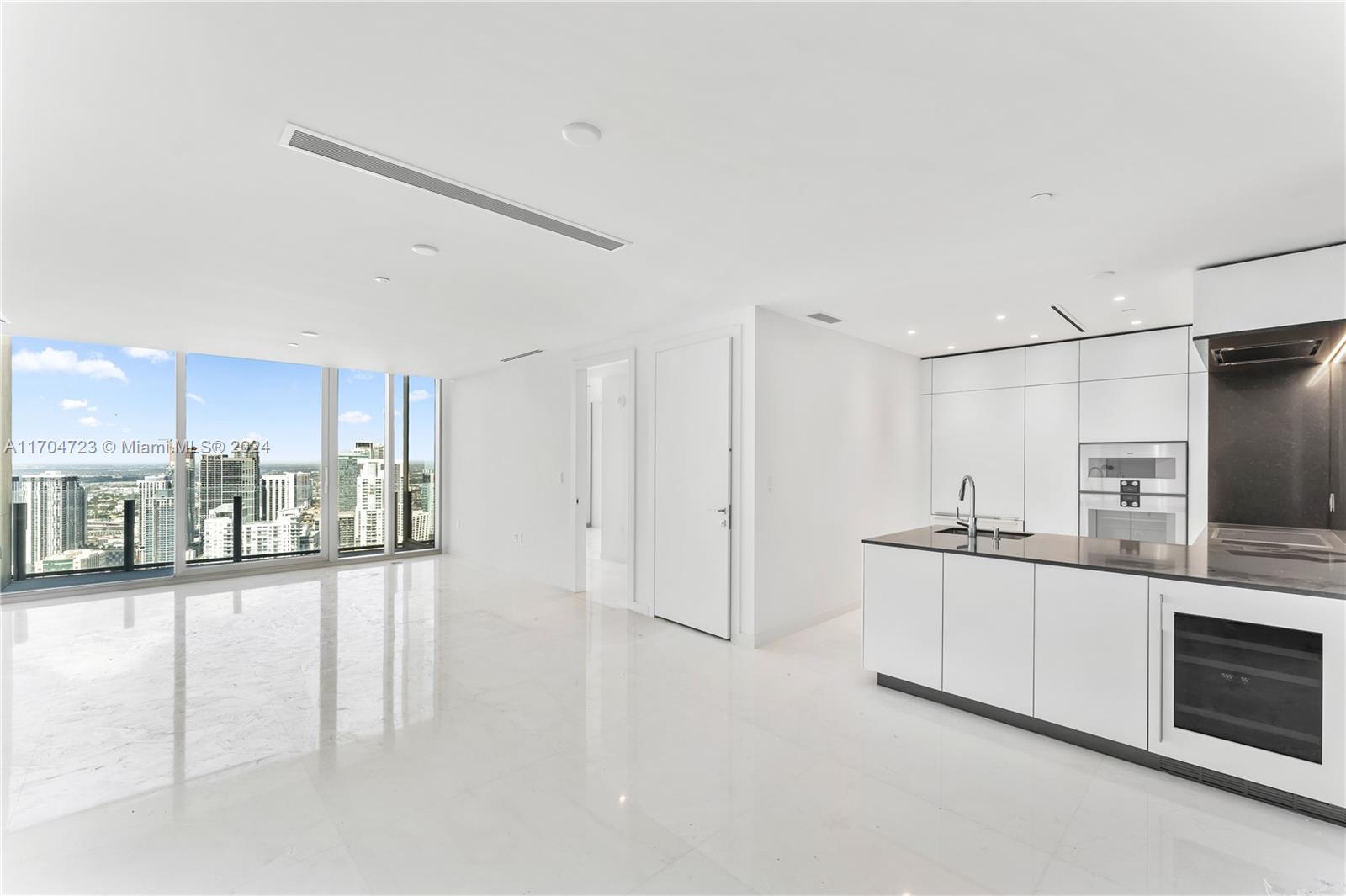 300-biscayne-blvd-way-5209-miami-fl-33131/hzid_2f70e07e