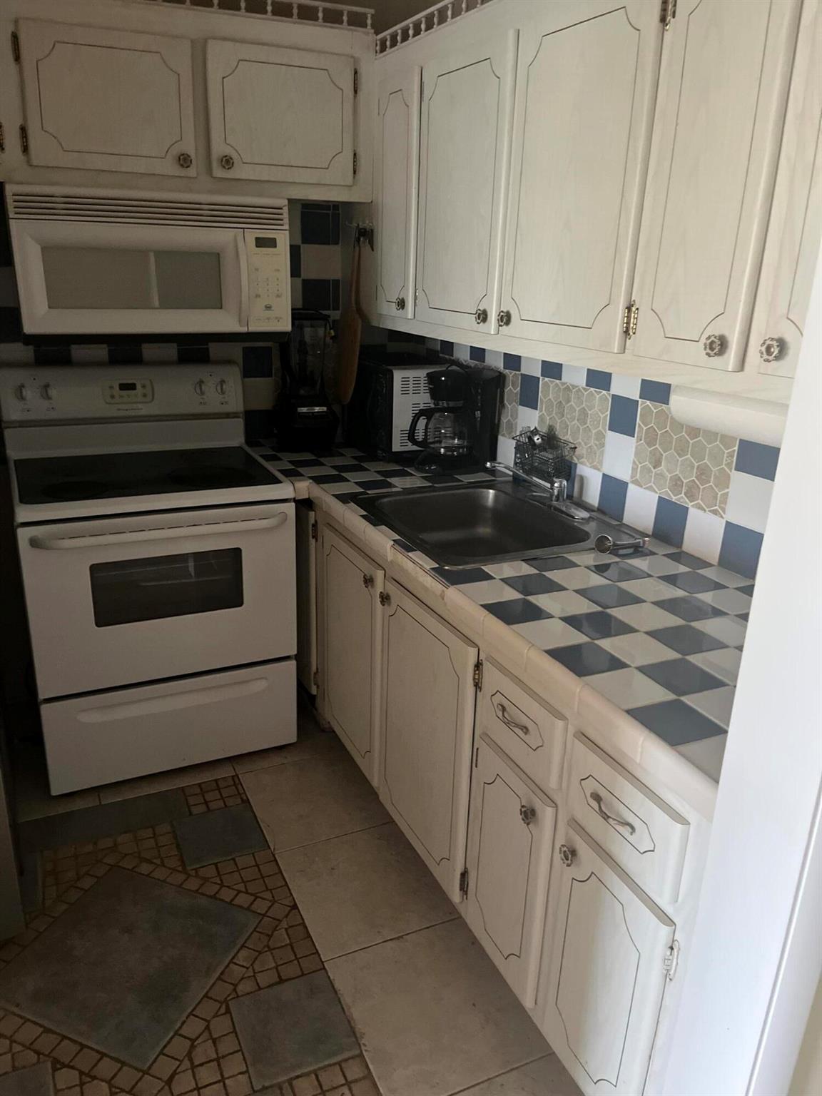 Homes for sale in West Palm Beach, FL | 128 Windsor F, West Palm Beach, FL 33417 | MLS# R11042853