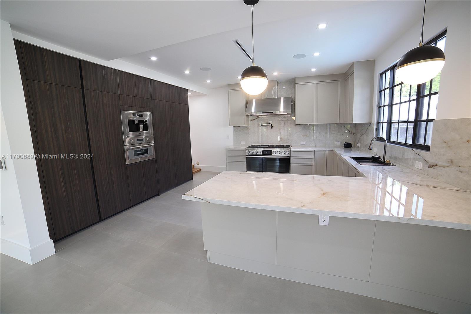 Hollywood Lakes Section