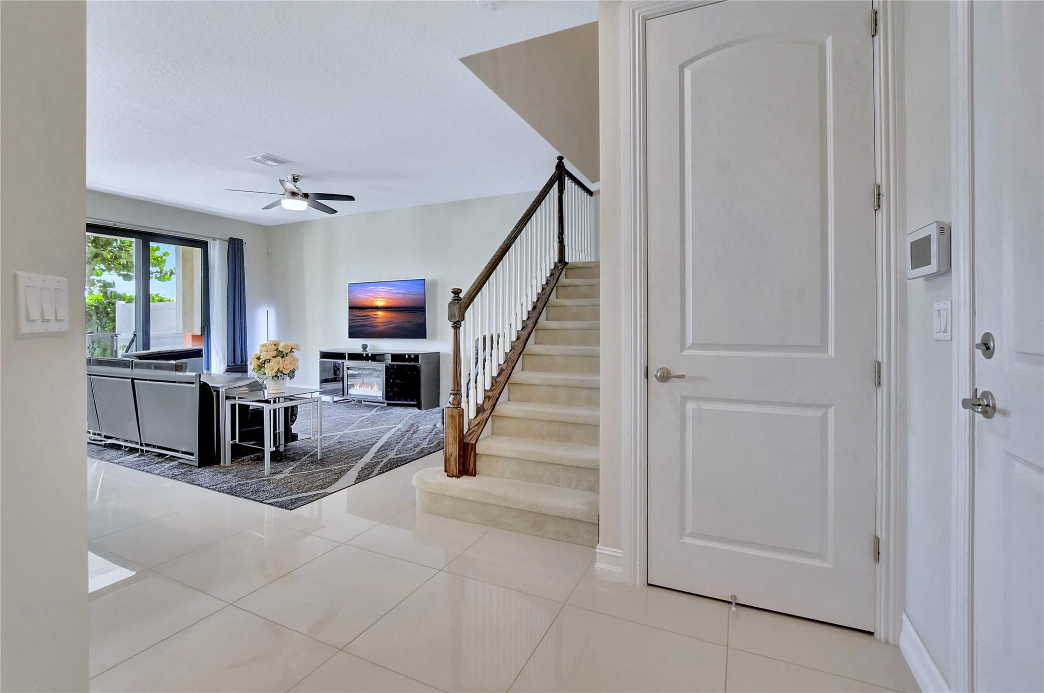 Foyer entry into wide open floor plan. Great for family gatherings.
