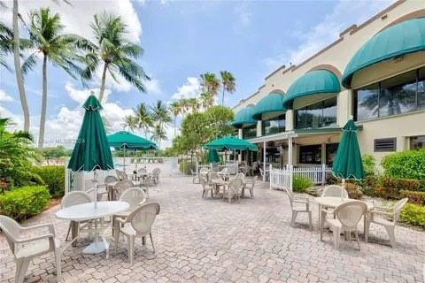Chippers 19th hole outside dining area by pool