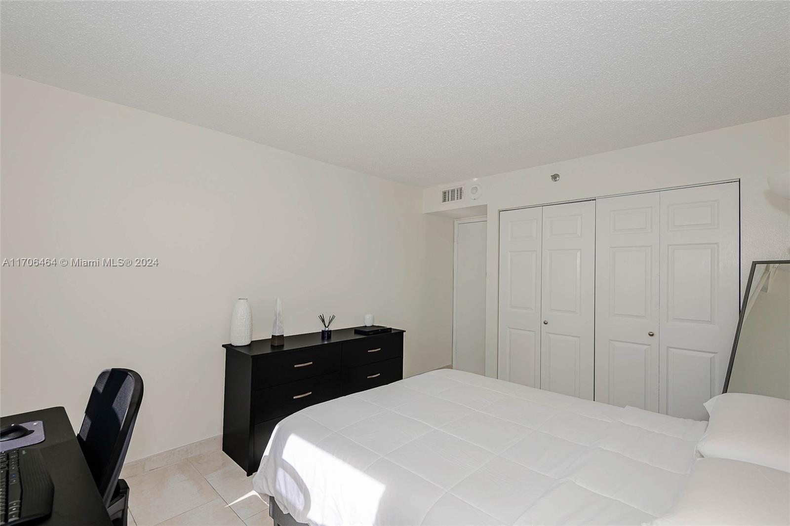 770 Claughton Island Dr #1914, Miami FL 33131