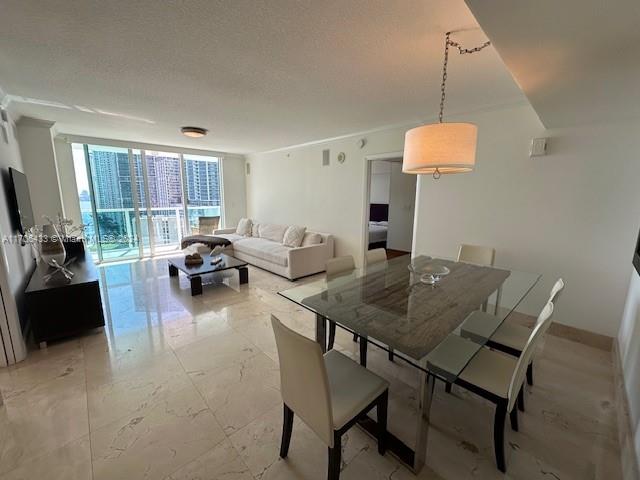 Apartamento à Venda em Miami, FL