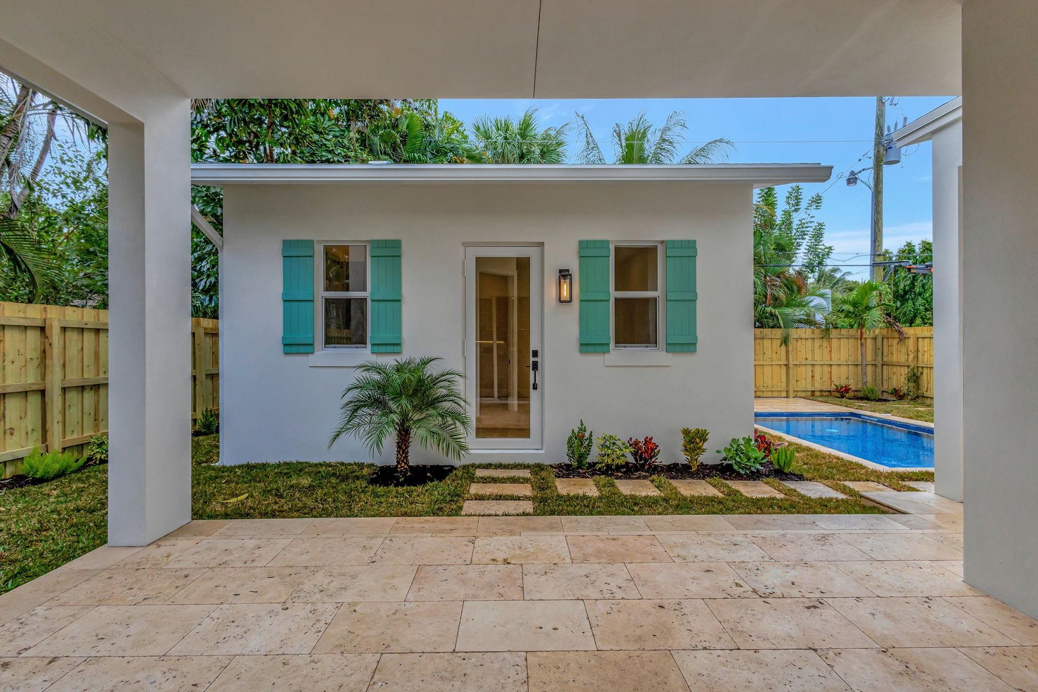 Guest House/Rear Patio