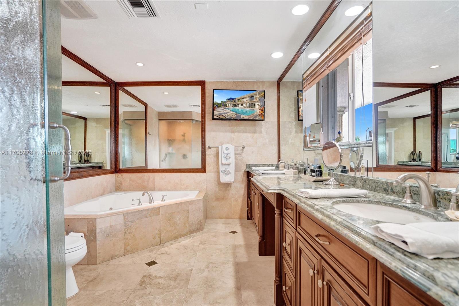 1960 NE 118th Rd, North Miami FL 33181