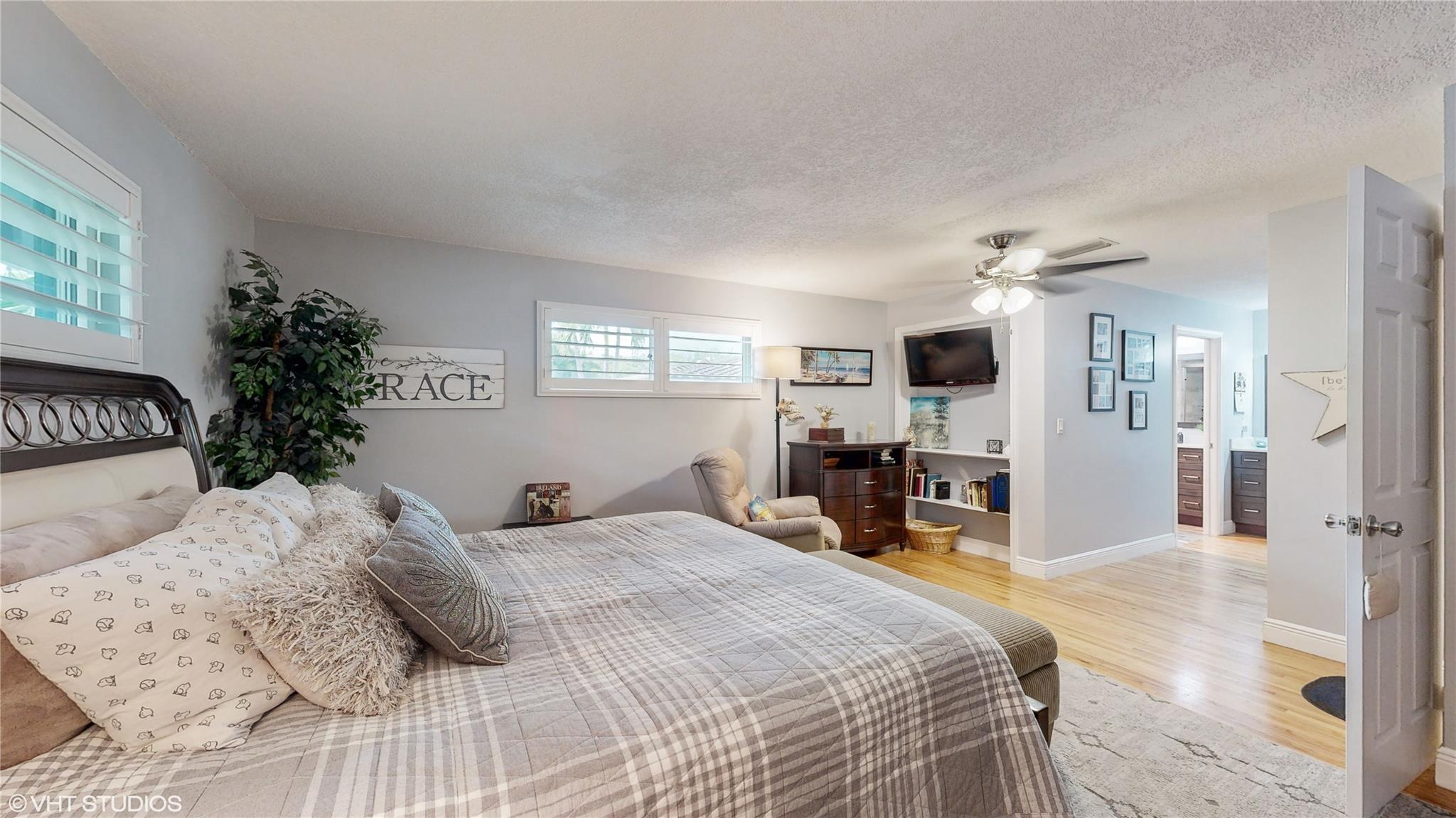 Primary bedroom- 
15'7