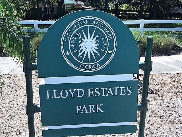 Lloyd Estates Park- 1 block away