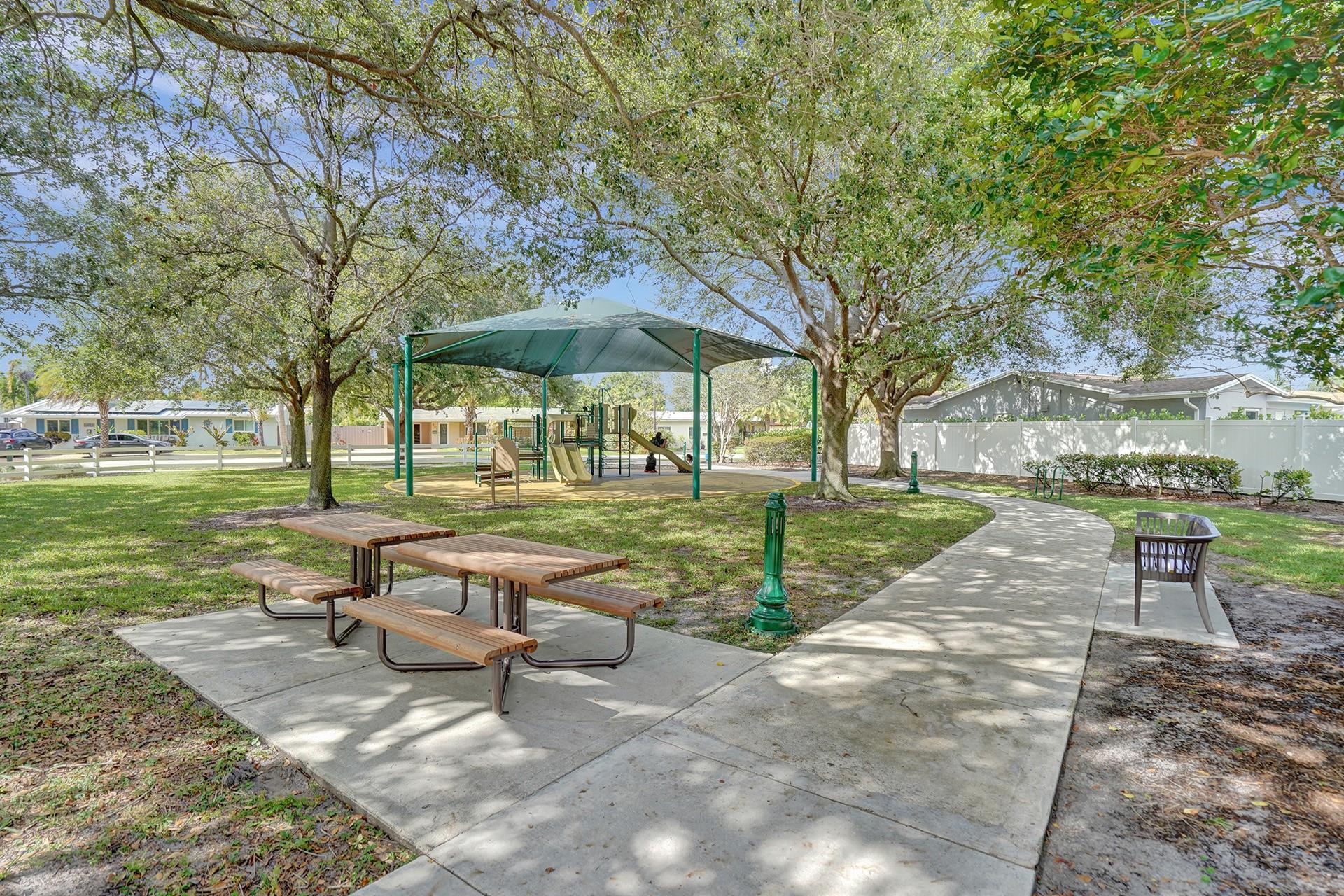 Lloyd Estates Park- 1 block away