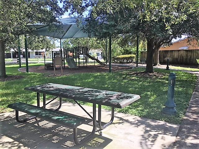 Lloyd Estates Park- 1 block away