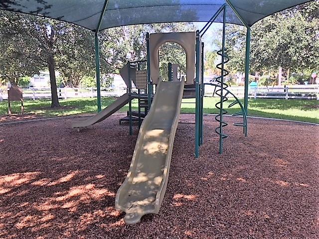 Lloyd Estates Park- 1 block away