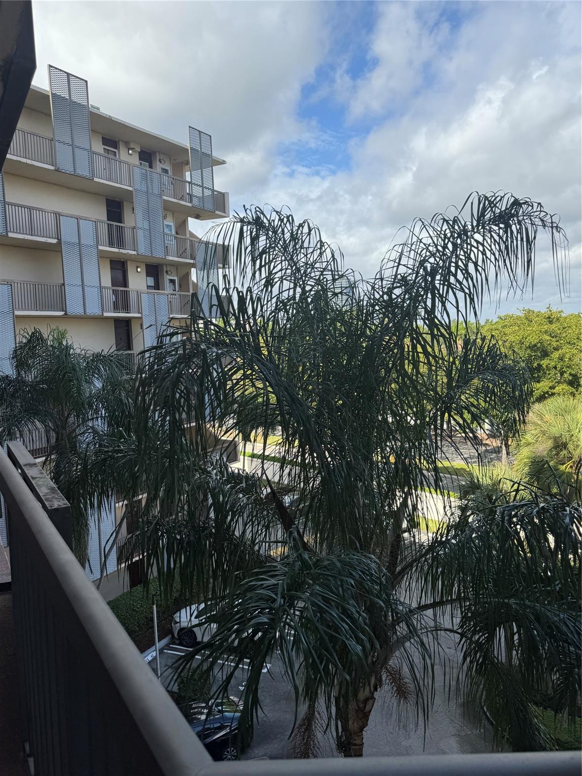 Bravura I Condominiuns